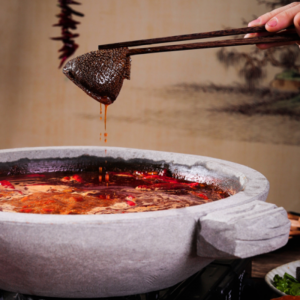 揭秘：牛油紅油火鍋的獨特風(fēng)味何在？